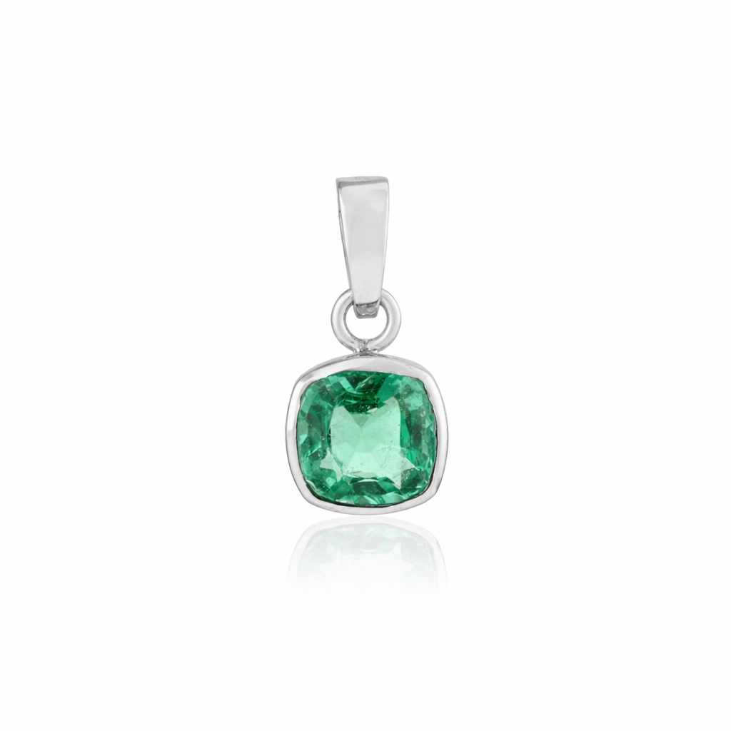 Cushion Cut Emerald Pendnat