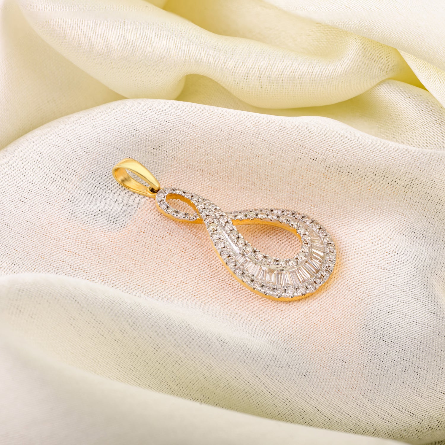 18K Gold Diamond Necklace
