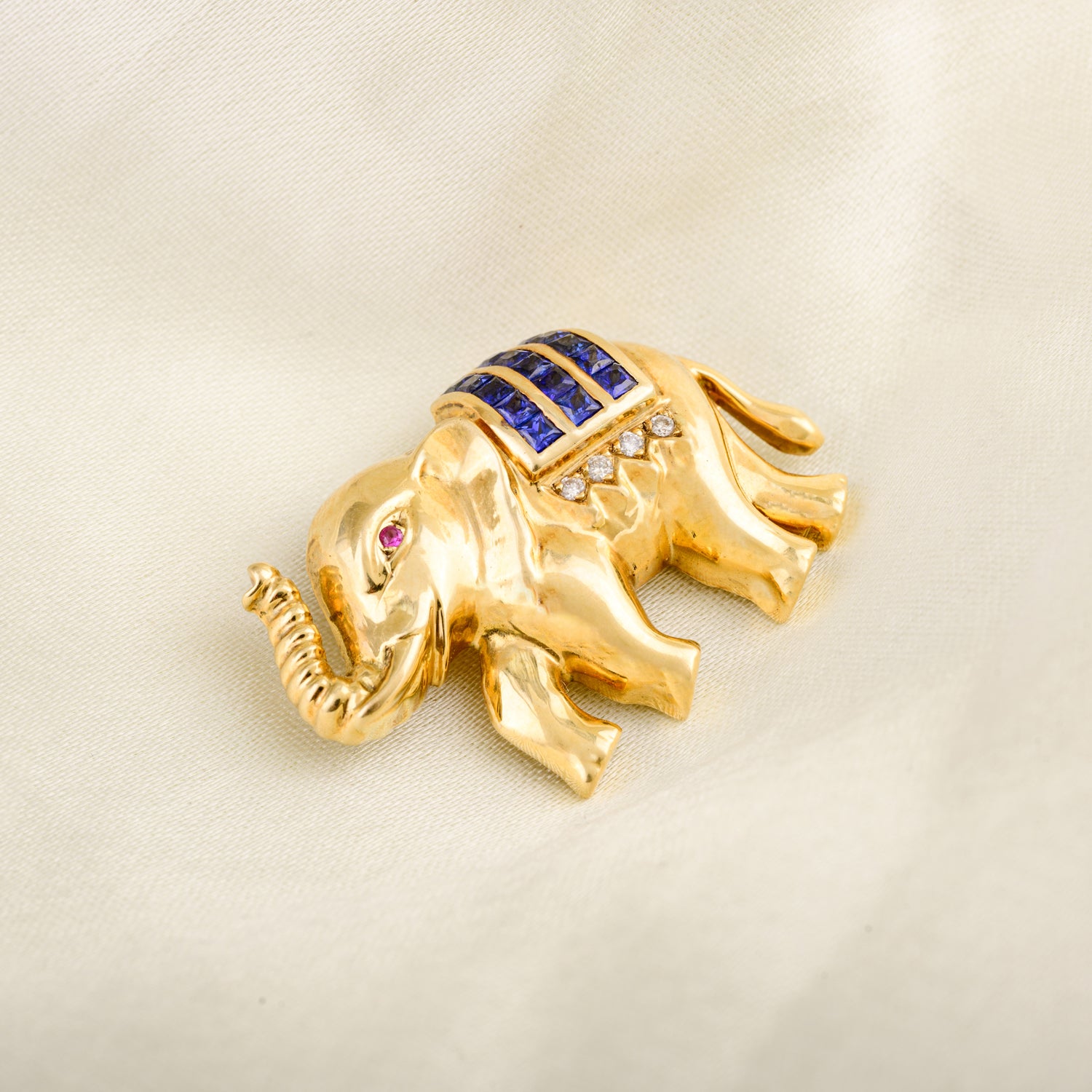 Blue Sapphire Diamond elephant Pendant necklace for Women