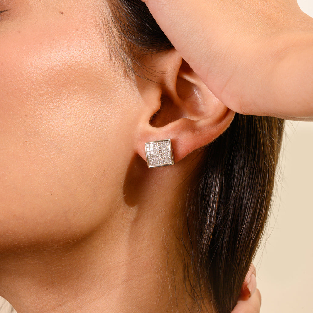 Diamond 18K Gold Stud Earring