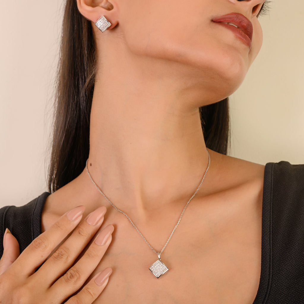 18K Gold Diamond Necklace