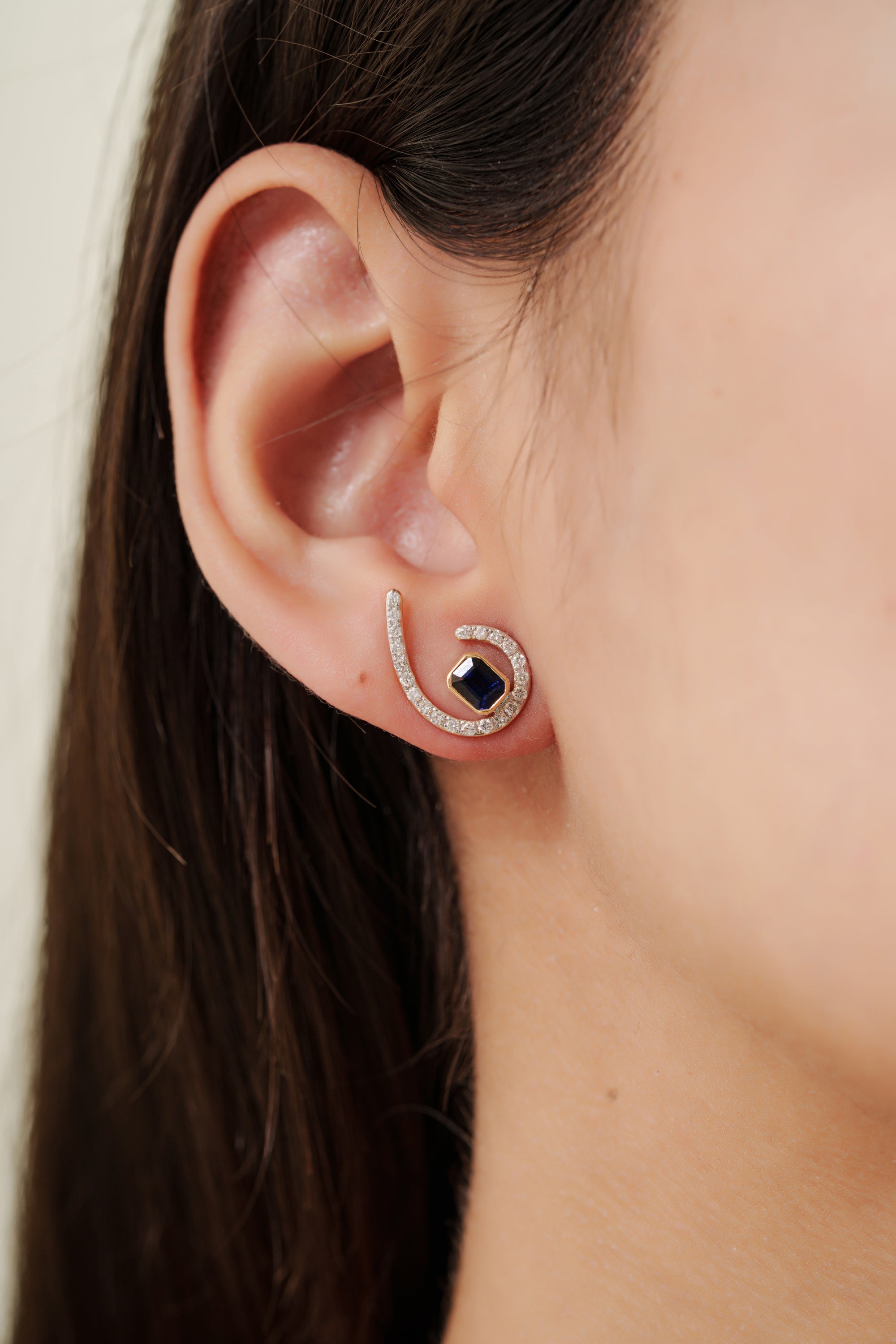 Blue Sapphire & Diamond Stud Earring