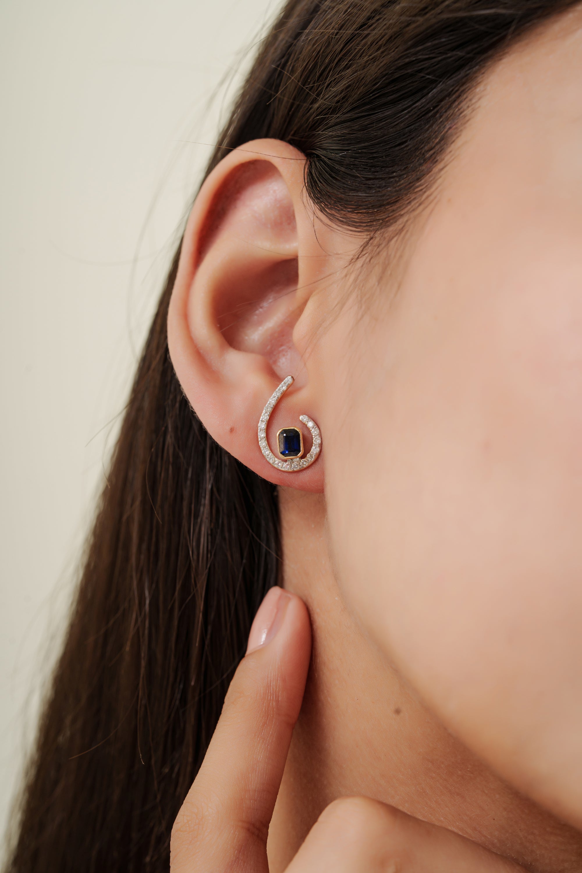 Blue Sapphire & Diamond Stud Earring