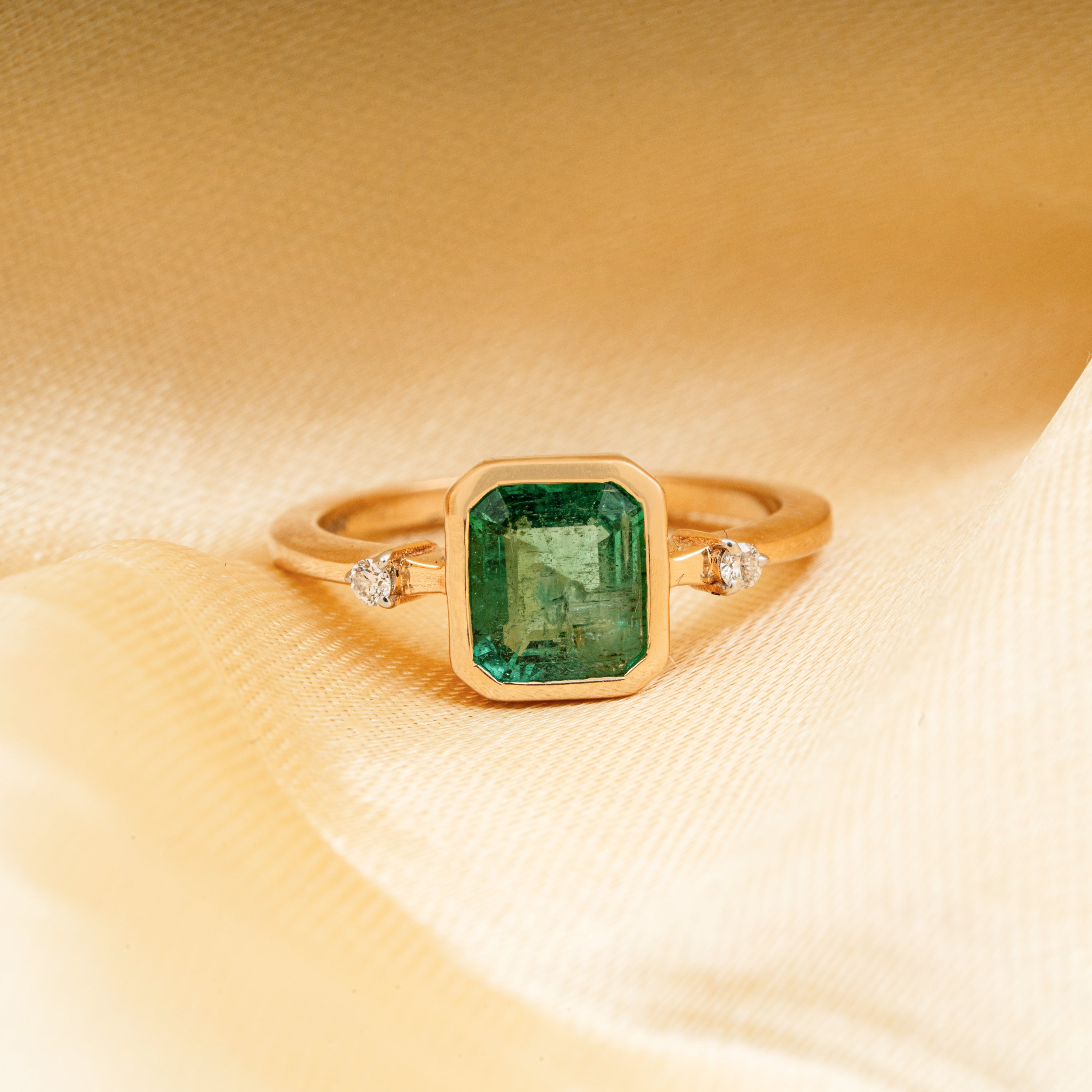 Natural Emerald Diamond Ring