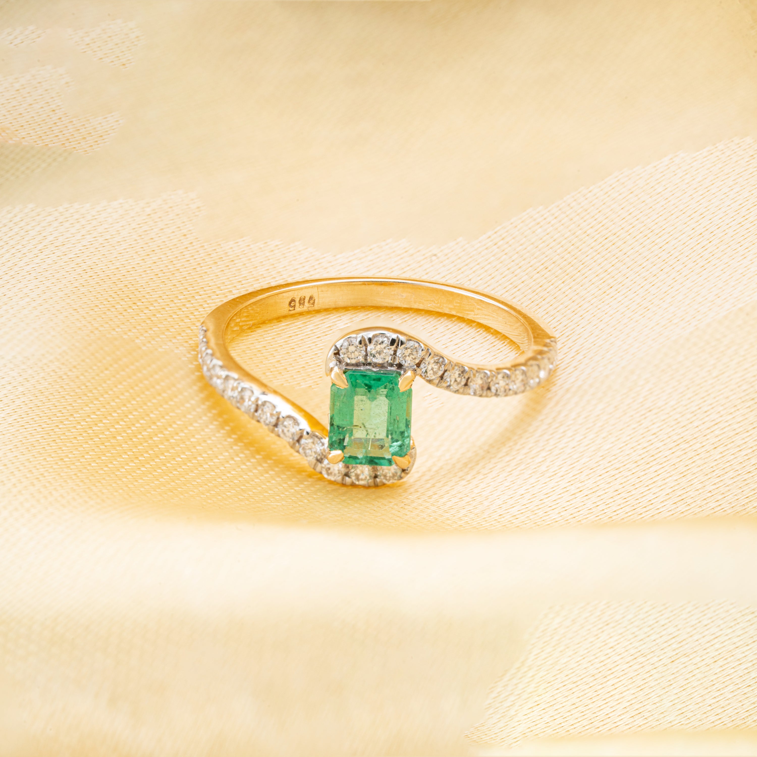 Emerald With Diamond Ring