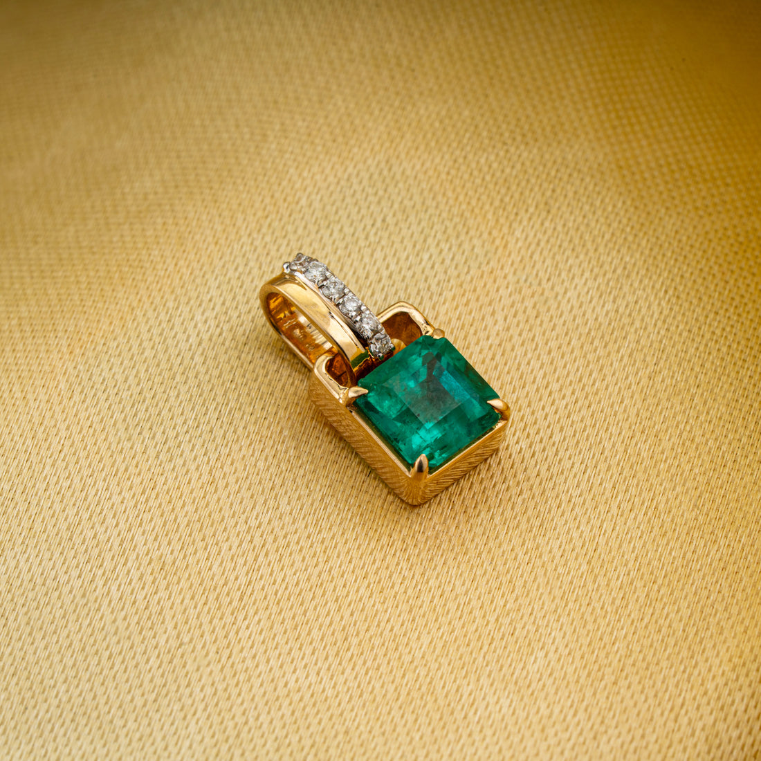 Emerald Diamond Pendant Necklace