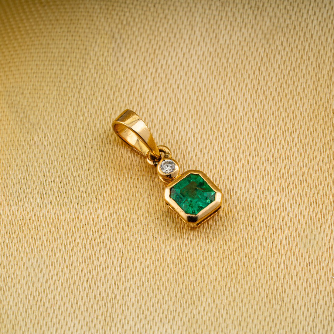Emerald Diamond Pendant Necklace