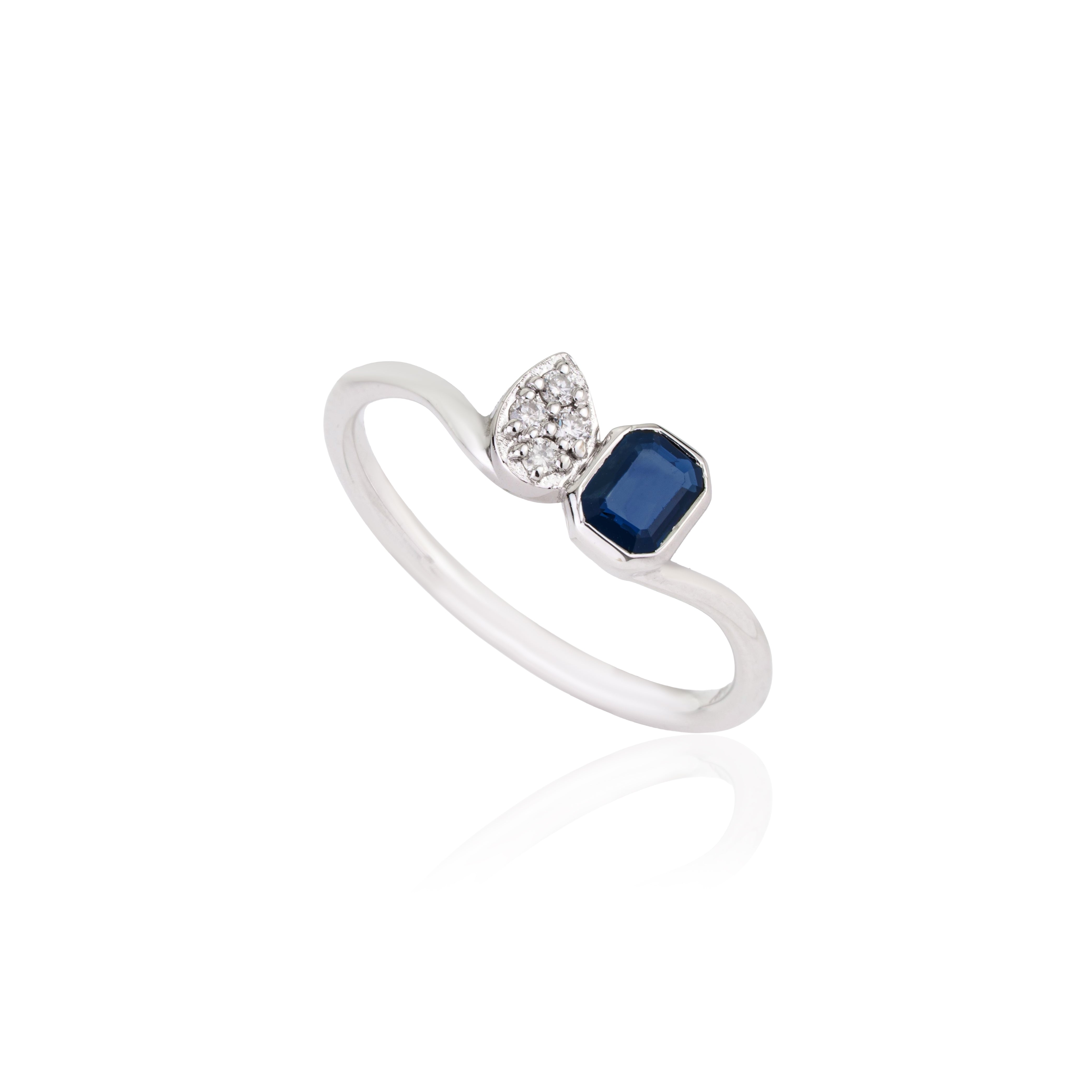 Blue Sapphire Diamond Ring