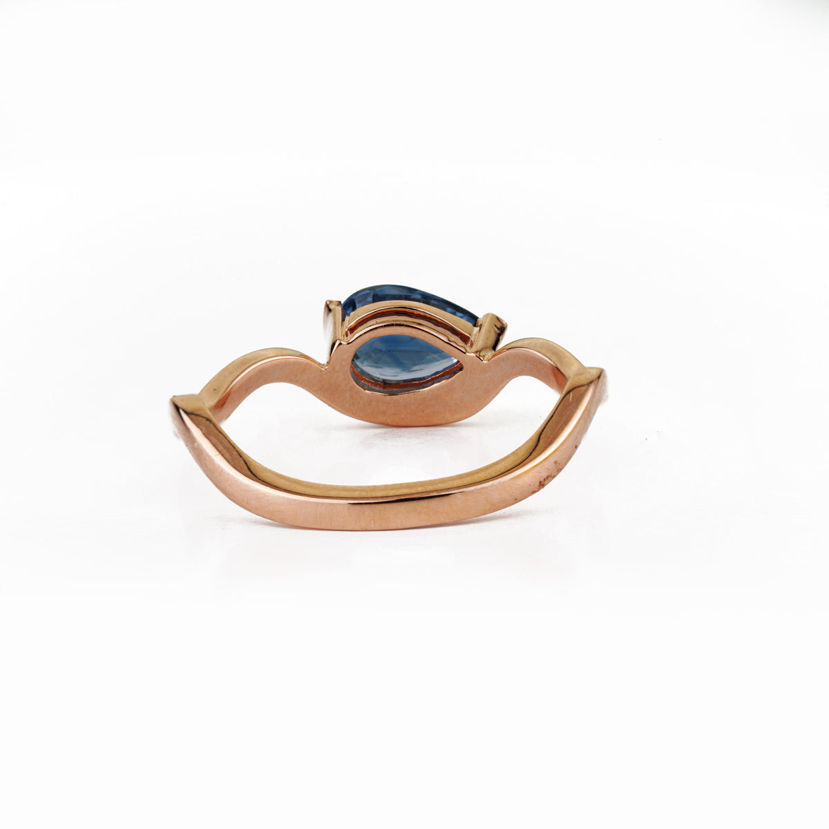 Blue Sapphire Twist Gold Ring