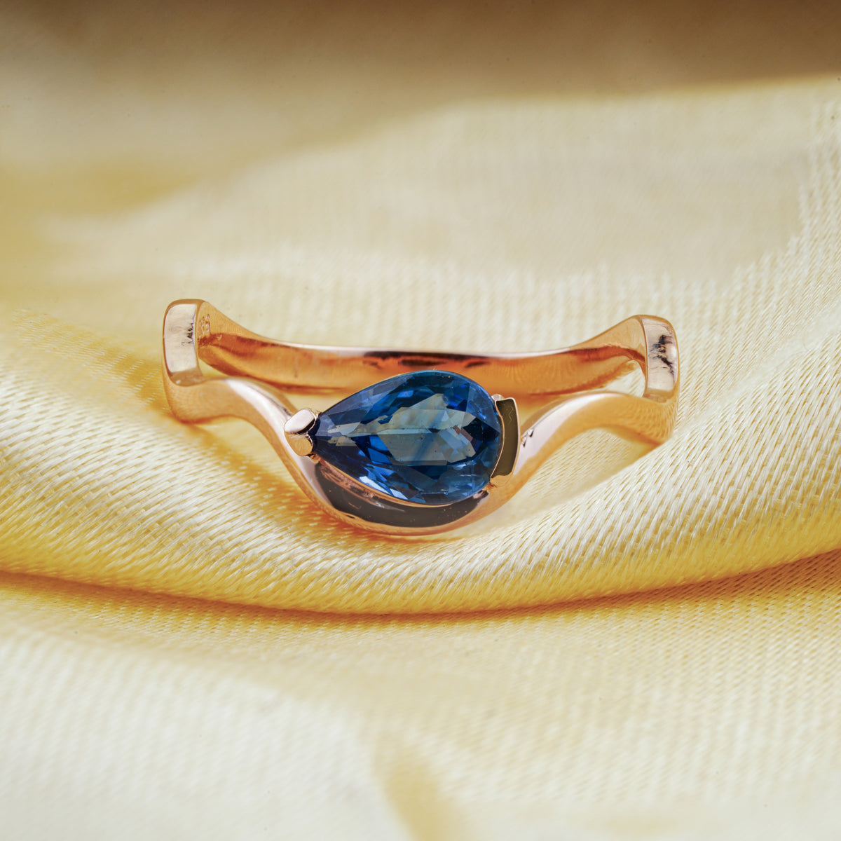 Blue Sapphire Twist Gold Ring
