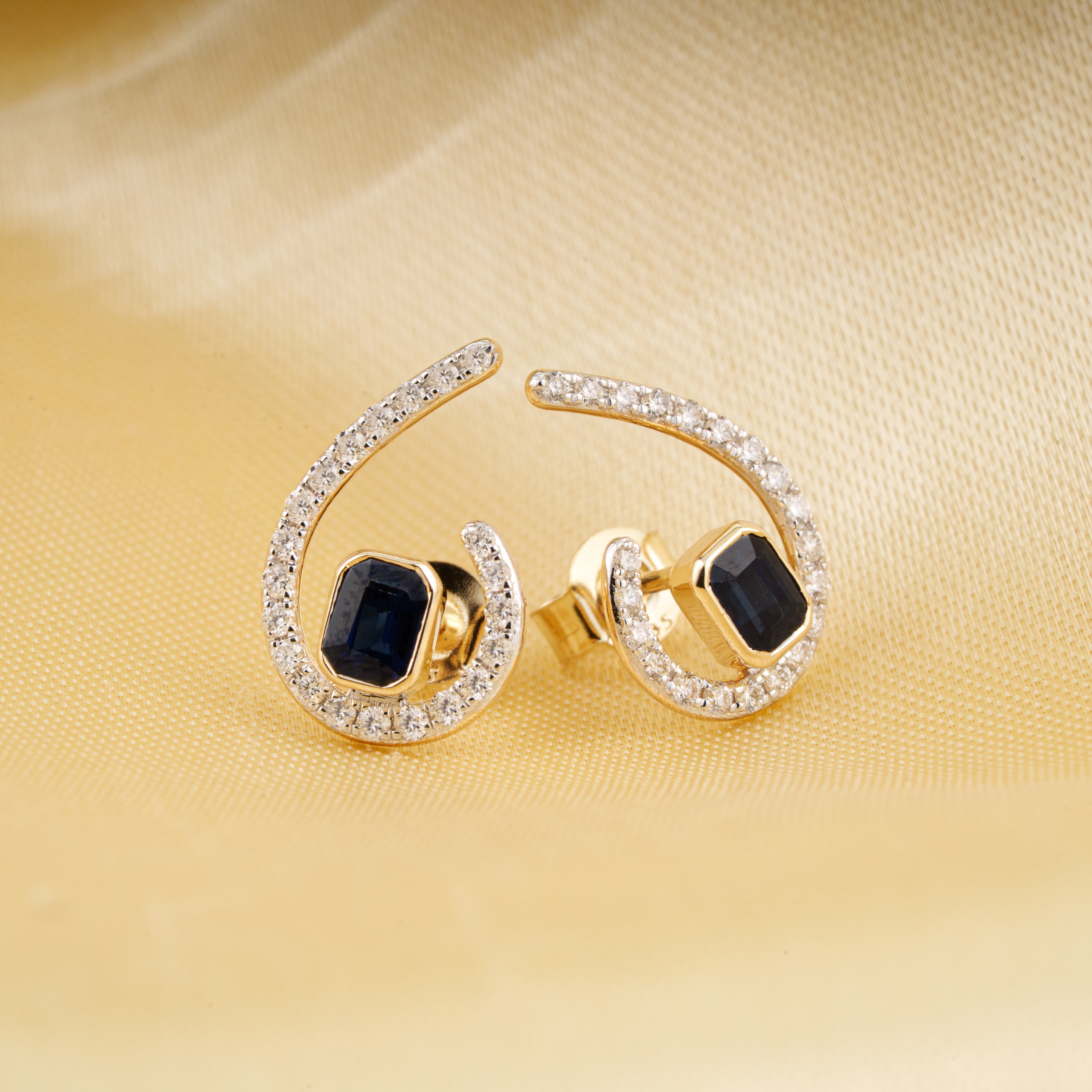 Blue Sapphire & Diamond Stud Earring