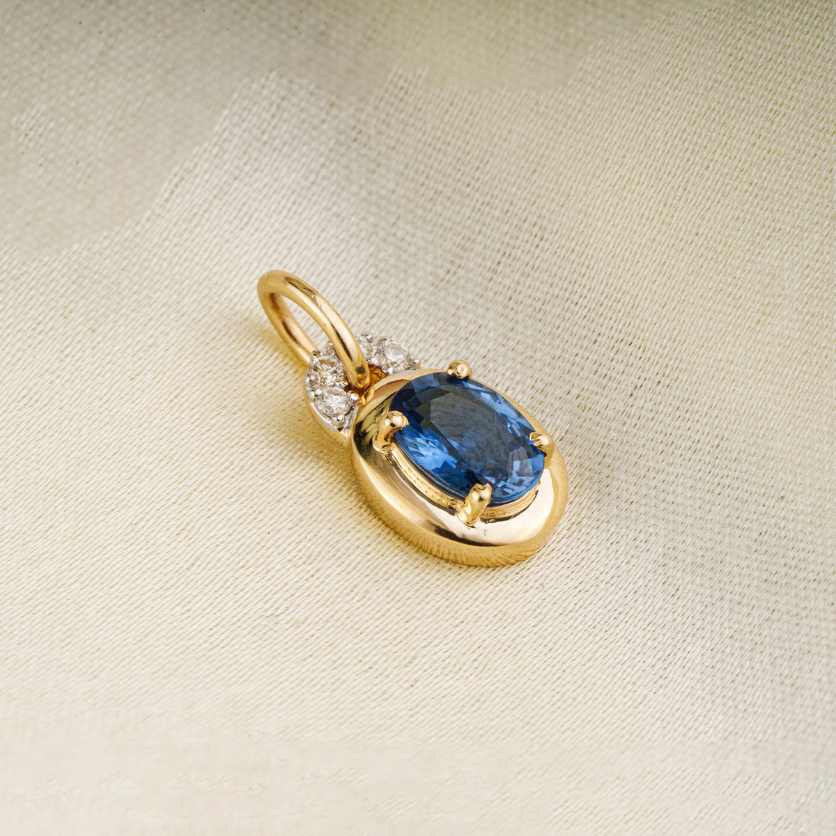 Oval Blue Sapphire Diamond Pendant