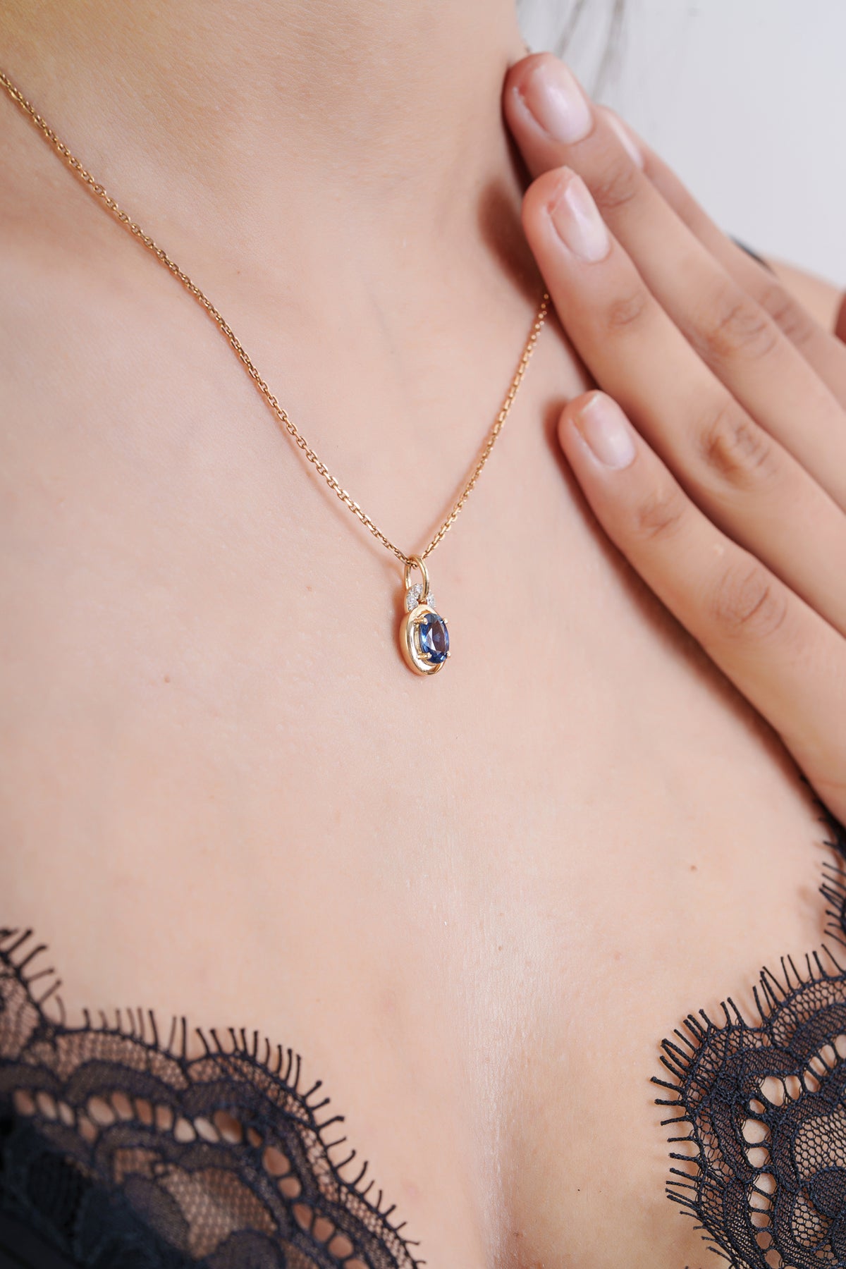 Oval Blue Sapphire Diamond Pendant