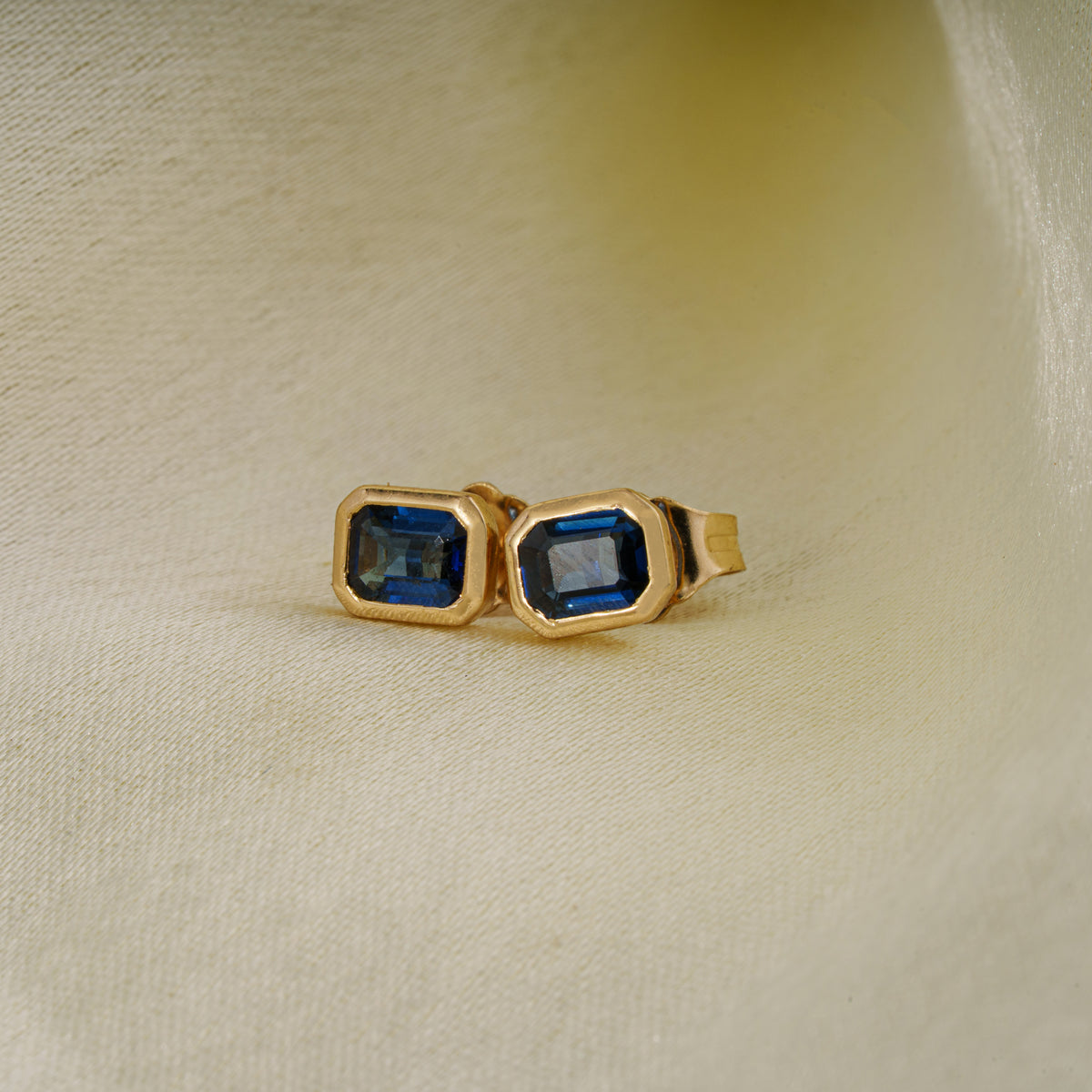 Blue Sapphire Stud Earring
