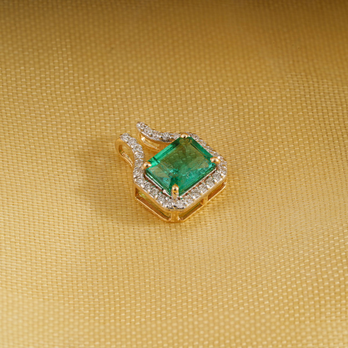 Emerald Diamond Pendant Necklace