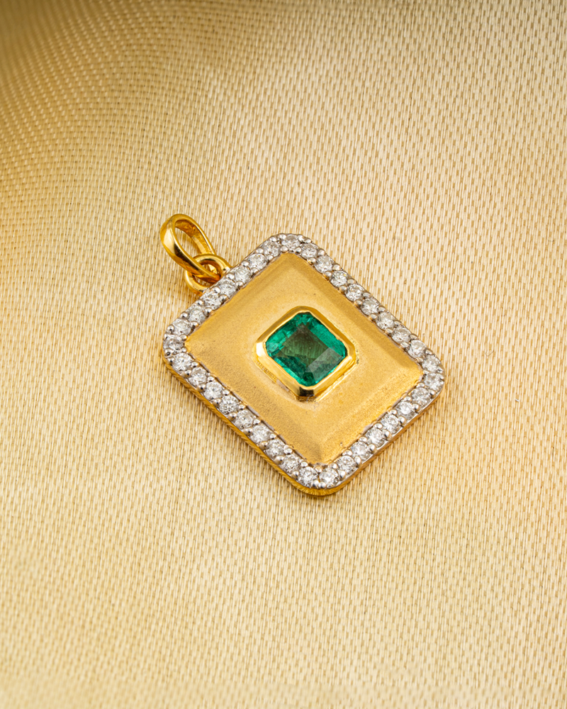 Natural Emerald Diamond Pendant Necklace