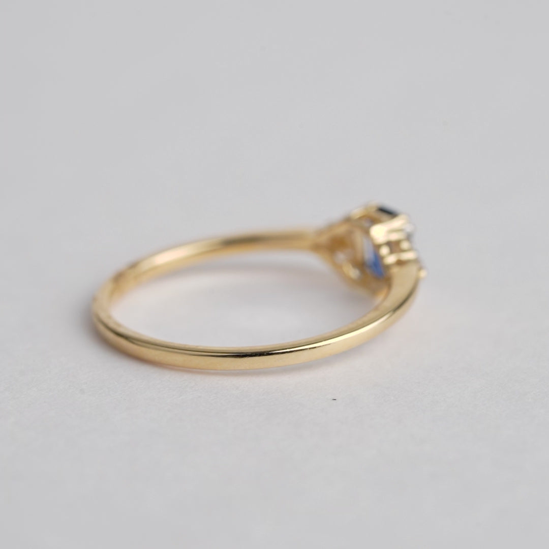 Blue Sapphire Diamond Ring